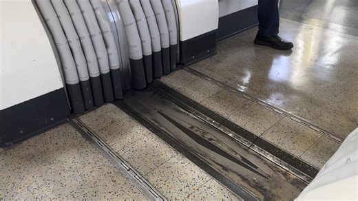 【伦敦地铁】metropolitan line列车高速运行实录