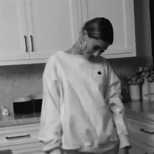 hailey baldwin on Instagram: "hailey baldwin dancing 💓 #hailey #haileybaldwin #explore #explorepage #relatable @haileybieber"