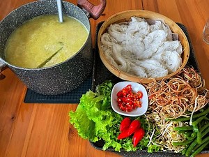 Zuppa Con Spaghetti Cambogiano Cambodian Noodle Soup នំបព្ចាុកសំលប្រហើរ