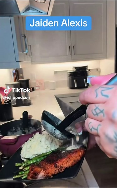 Who's House Are You Eating At?👀🍽️#fyp #blueface #nevaeh #chriseanrock #jaidynalexxis