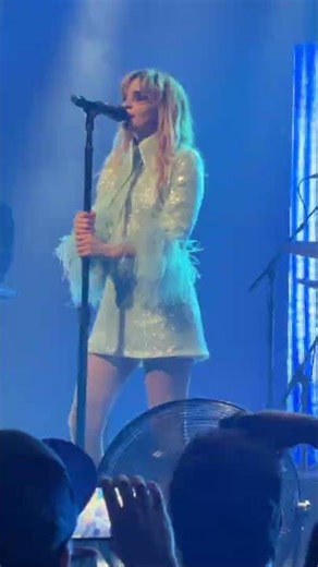 This is how you deliver pure synth-pop perfection—CHVRCHES live with ‘Leave a Trace’.