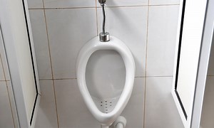 how-to-unclog-urinal