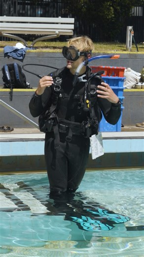 Abyss Scuba Diving • PADI Courses Sydney, Australia 🐉 on Instagram: "Shallow water entry - Many shore dive sites around Sydney’s Sutherland Shire call for a shallow entry. With rocky shores around Oak Park, The Steps for example, we learn this method to ensure a safe entry (especially when the swell or wind is up). This is taught in the Open Water Course. And yes, as you become more experienced, you may find another way you prefer to enter, but this method is to ensure safety upon entry during
