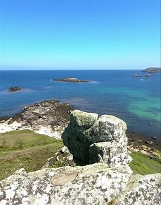 A stunning afternoon to go to head for an off-island, but where am I? - Isaac #scilly #uktravel #visitislesofscilly #islesofscilly #myscilly #holiday #beach #sea | The Isles of Scilly