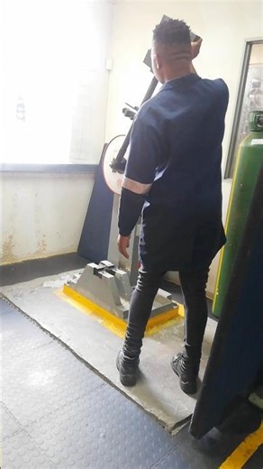 HOW TO DROP HEAVY MANUAL CHARPY HAMMER IN PERFORMING FLEXION TOUGHNESS BAR TEST ON IMPACT MACHINE