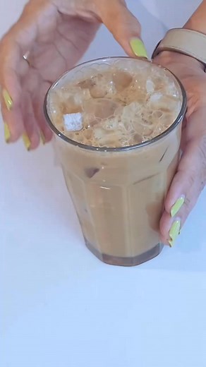 43K views · 414 reactions | How to make easy iced Spanish Latte using instant coffee. ⚰️☕️ #coffeeathome #icedcoffee #spanishlatte #caferecipe #bychao | Chao | Facebook