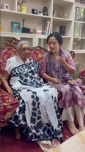 Smt. Vinaya Prasad singing before Melody Queen Smt. Dr. S. Janakiamma