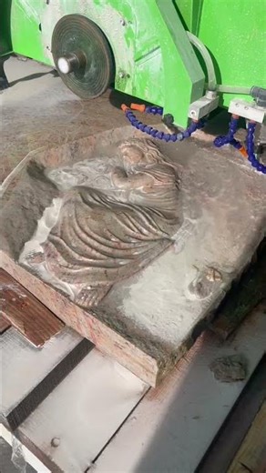 5-axis CNC bridge saw performing precision engraving operations.