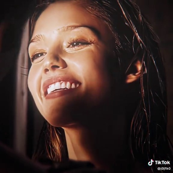 Awake (2007) - Same Person Btw: Jessica Alba & Hayden Christensen