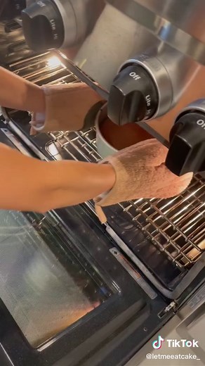 we finally made max’s cake!! #fyp #baketok #caketok #maxandrubycake #cakedecorating