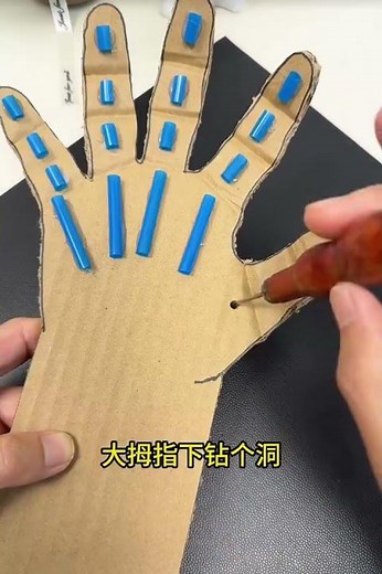 How to make a movable hand 🤚 from cardboard in home