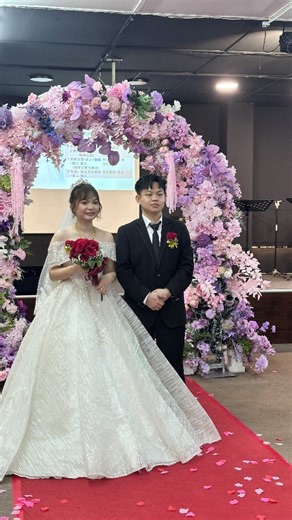 🎀 𝒥𝒾𝑒_𝓈𝓊𝓈𝒶𝓃𝓃𝒶 🎀 on Instagram: "2025年12月27日 ❤️❤️ 记录了这对新人从清晨到夜晚的婚礼点滴， 把这一天的感动，剪成一支视频， 作为送给你们的祝福。 新娘阿伶，是从小与我一起在教会主日学长大的女孩。 看着你从那个天真可爱的女孩， 一步一步走到今天， 成为了阿辉的妻子，真的满是感恩与感动。 愿阿伶与阿辉的婚姻， 有主同在，有爱同行， 一生相守，直到永远。 幸福美满，恩典满满 🤍 #faithandlove #blessedmarriage #churchwedding #weddingmoments❤️ #linglingandkunghui"