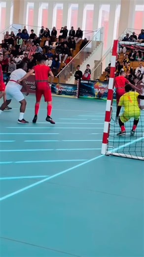 Abdelilah Fahmi on Instagram: "Le physique s’en va, la technique reste🤦🏻‍♂️"