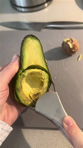 🥑 Easy, safe, and fast! This avocado knife makes slicing and removing the pit a breeze.