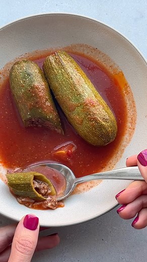 RECIPE: https://feelgoodfoodie.net/recipe/kousa/ This authentic Kousa recipe is a popular Middle Eastern dish made with a spiced beef & rice mixture stuffed in squash and cooked in a garlicky tomato broth! | Feel Good Foodie