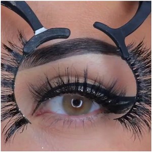 1.7M views · 24K reactions | Classic eyeliner with a little bit of glitter for the spice! | Makeup Kimi | Facebook