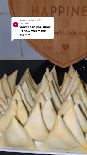 Replying to @kalsuma75 EASY WAY TO ASSEMBLE TRIANGLE SAMOSAS. I used two layers of the spring roll pastry to make the daal samosas for extra crispyness but you can use one layer if you wish to. I made about 120 samosas out of one packet 💞 #fyp #foodinspo #easywaytoassembletrianglesamosas #howtofoldingtrianglesamosa #bengalicooking