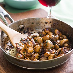 Love mushrooms, garlic, lemon and white wine? AMAZING Recipe: https://bestrecipebox.com/sauted-mushrooms-white-wine-garlic/ | Best Recipe Box