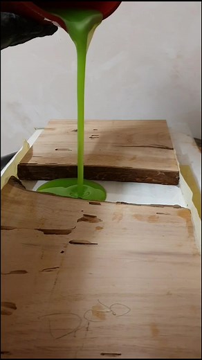 ICY GREEN LIGHTS! #pour #resingreen #resinpour #satisfaction #resin #resinboard #green #timber #woodwork #wood