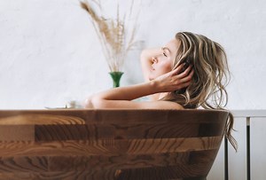 Is a Wood Bathtub Worth It? Pros, Cons, and Alternatives - Bathtubber