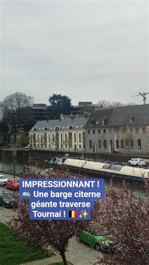 IMPRESSIONNANT ! 🚢 Une barge citerne géante traverse Tournai ! 🇧🇪✨