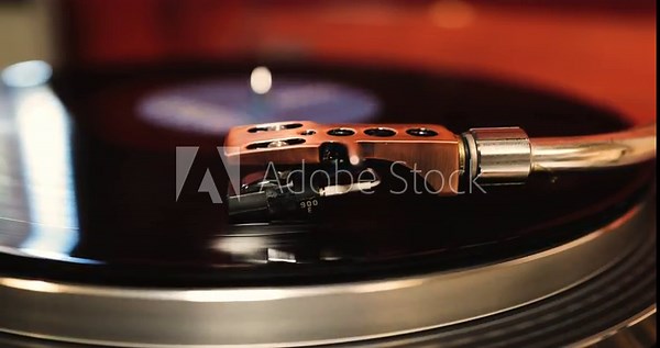 80s turntable, a vinyl rotates on the platter, vintage hi fi components Stock Video