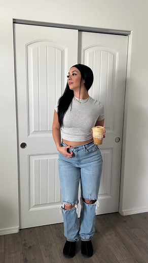 I am OBSESSED with this cotton jersey t-shirt from @SKIMS 😍☁️🤍 #skimstryon #skimsmusthaves #skimsreview #skimscottonjerseytshirt