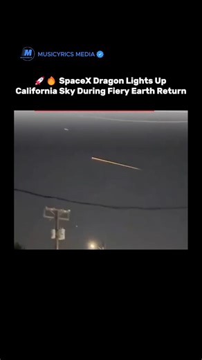 🚀🔥 SpaceX Dragon Lights Up California Sky During Fiery Earth Return A SpaceX Dragon spacecraft created a breathtaking view as it re-entered Earth’s atmosphere, lighting up the night sky over California like a fast-moving fireball ✨🌌. 💨 Traveling at nearly 8 km per second (17,900 mph), the capsule heated up due to intense air friction—causing the bright glow. 🛡️ This dramatic moment is normal and planned, showing the heat shield worked perfectly. 🛰️ The Dragon capsule regularly carries astr