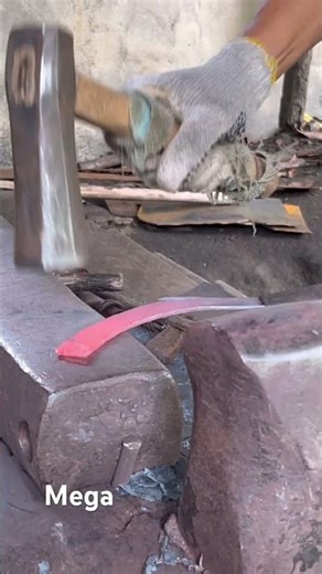 This is how a blacksmith works to make fruit #ironman #wood #ironman #medievalblacksmith #woodwork