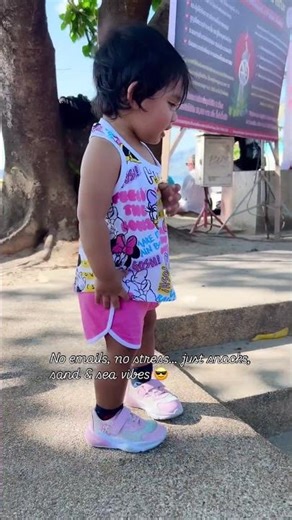 Tiny human on a big beach, living her best life 🌊👶🏻