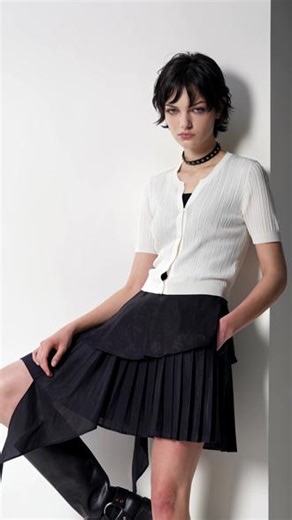 2026新一季灵感，即将抵达。在秩序与解构之间，灰调美学正酝酿新的语言。S·DEER NEW COLLECTION，COMING SOON #圣迪奥 #SDEER你寻找的感觉 #SDEER先锋艺术 #SDEER灰调美学