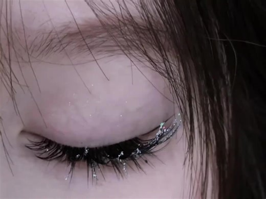 为圣诞节🎄准备的闪钻睫毛我终于接到了#eyelashextensions #eyelashes #London #中式美睫 #伦敦