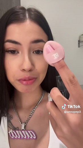 Lip Combo a Caso: Tendenze e Stili di Anna Pepe