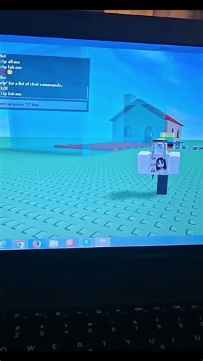 playing old roblox on old laptop [tutorial?] #pekora#oldroblox#fyp