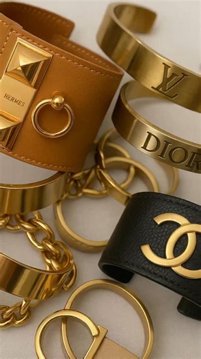 Amber Store on Instagram: "Imported Hand Cuffs WhatsApp Channel👉🏻 https://whatsapp.com/channel/0029Va8MFPR4dTnDcWN5733Y/2799 #handcuff #amberstore"