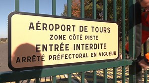 138K views · 1K reactions | Le syndicat mixte de l'aéroport Tours Val de Loire a lancé un appel à manifestation d'intérêt pour accueillir des activités civiles dans 4 anciens hangars militaires et 2 bunkers souterrains, répartis sur 7 hectares de terrain. Le but : trouver un ou plusieurs porteurs de projet qui auraient une idée pour faire de ce site atypique un nouveau lieu de vie. | Val de Loire TV | Facebook