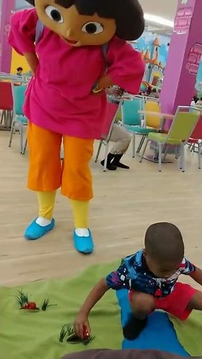 Houston-mascot-party-character-dora-berry-hunt-game-kids-empire-tomball-kids-birthday-celebration-
