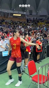 Tuyển nữ Việt Nam vào phòng thay đồ trong sự cổ vũ của khán giả Việt - Thái #Vietcontent #webthethao #seagamesthailand2025 #seagames2025 #seagames33 #seagames #bongchuyen #volleyball | Webthethao.vn