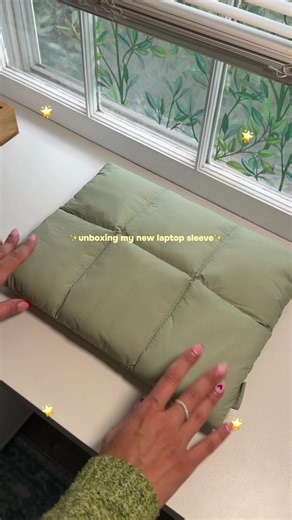 the feel of it the COLOR, they scratch by brain so well i’m so happy i needed one!! 😭🤍🤍 this is from @Comfyable Direct i also use their wallet and their tote bag, it is such good quality