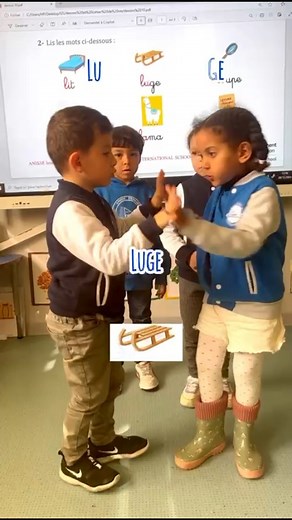 📝✨ Les enfants de Grande Section et les syllabes ! ✨📝 Les élèves de Grande Section se sont amusés à associer des syllabes pour construire des mots. Une activité ludique qui renforce leurs compétences linguistiques tout en s’amusant ! 👏 #anisseschool #learningthroughplay #excellenceineducation | ANISSE INTERNATIONAL SCHOOL