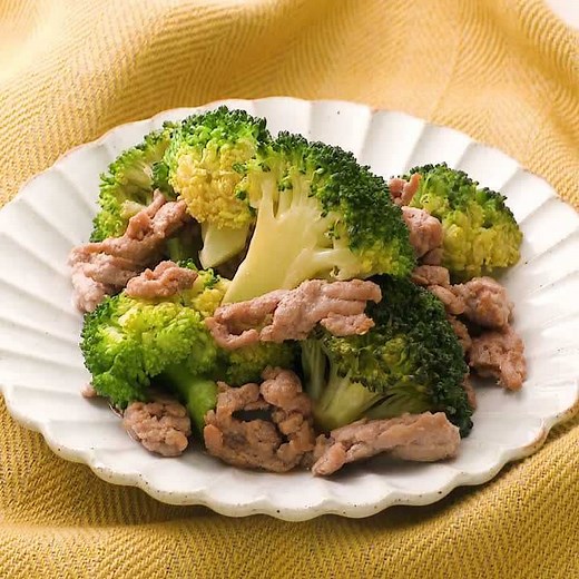 ごはんにも合う！ ブロッコリーとひき肉の甘辛炒めのレシピ動画・作り方 | デリッシュキッチン