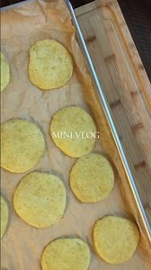 Lemon Snap Cookies #lemon #lemoncookies #cookies #food #baking #sweet