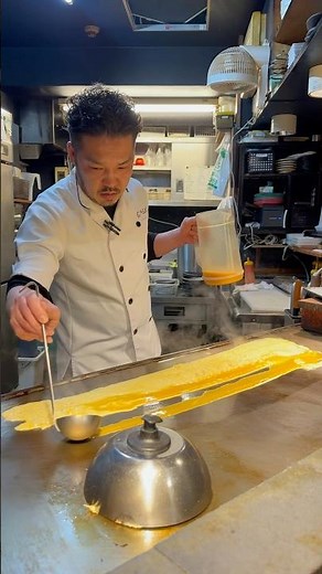500万再生された鉄板焼き職人のだし巻き玉子。