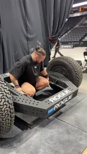 INSANE TRAPBAR DEADLIFT AT STRONGEST MAN ON EARTH