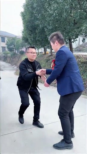 新娘婚礼车队神秘乡村路遭遇神秘灰色车