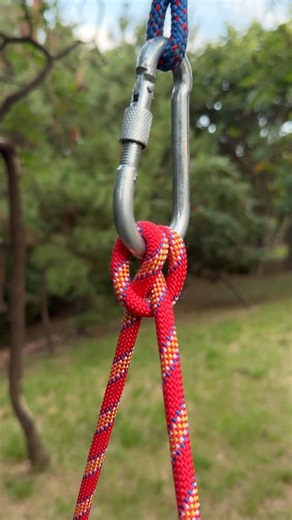 Ultra-Fast Carabiner Clove Hitch: 2-Second Lock! 🔴⚙️⚡️