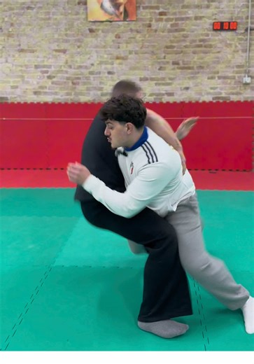 Autodifesa con Giudo: Tecnica e Consapevolezza