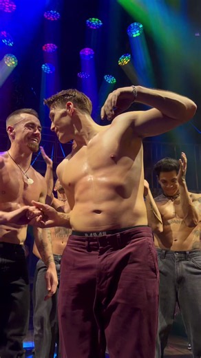 picture reactions only in the comments 👇 #magicmikelive | mike