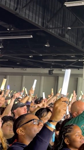Everyone FREEZES at Fan Fest during the Primals Concert in NA #ffxiv #ffxivfanfest #theprimals