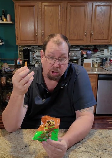 Cheddar Jalapeno #snackreview #cheetos